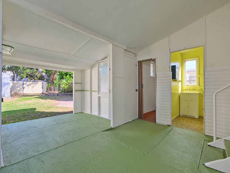 14 Inglis Street, Woody Point QLD 4019