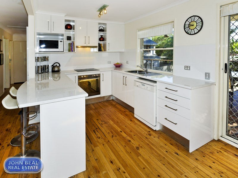 94 Griffith Road, Scarborough QLD 4020