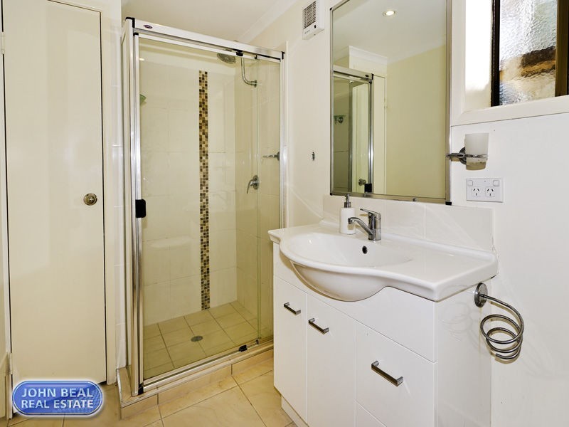 94 Griffith Road, Scarborough QLD 4020