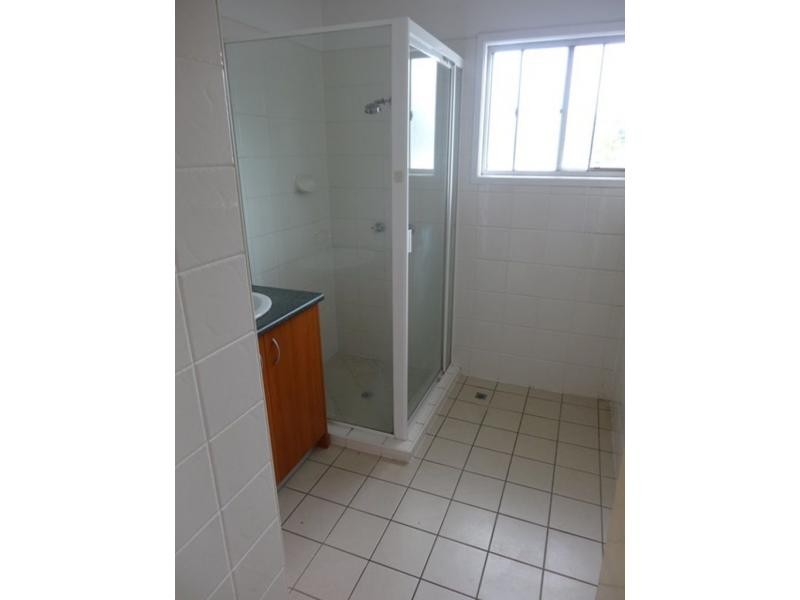 1/109 Prince Edward Parade, Scarborough QLD 4020