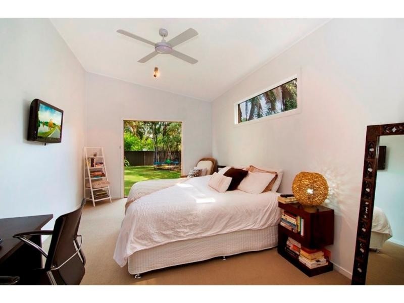 31 Fernlea Avenue, Scarborough QLD 4020