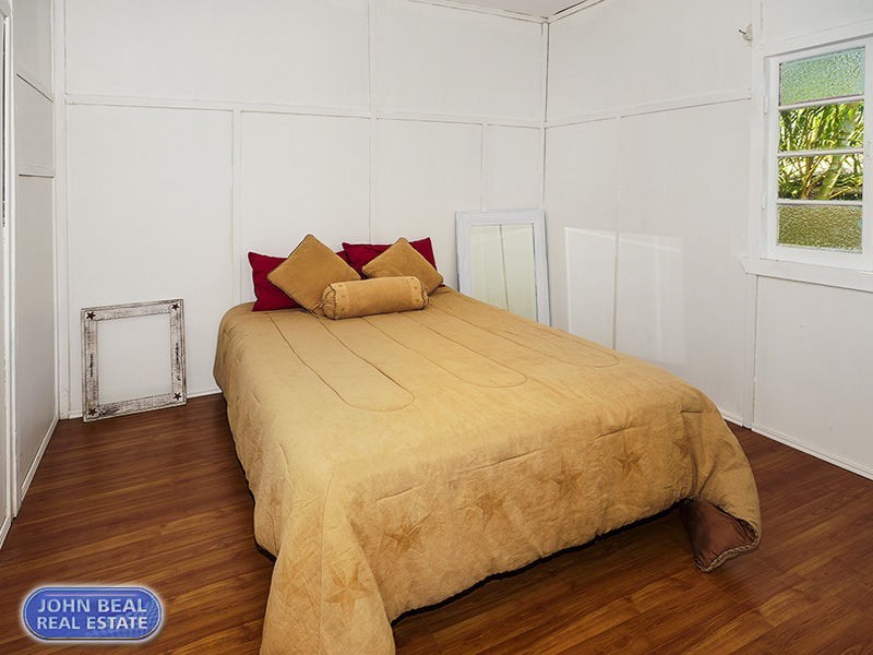 26 McLennan Street, Woody Point QLD 4019