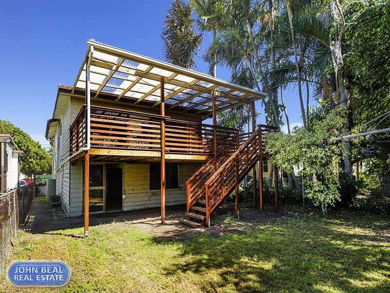 26 McLennan Street, Woody Point QLD 4019