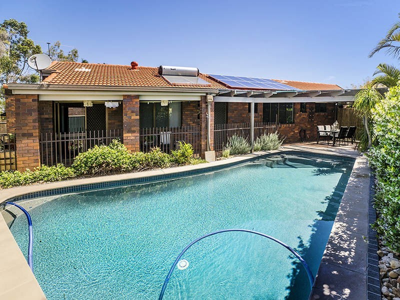 9 Valiant Court, Newport QLD 4020