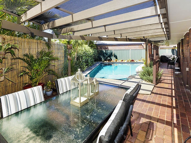 9 Valiant Court, Newport QLD 4020