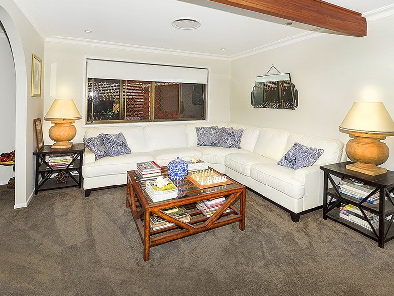 9 Valiant Court, Newport QLD 4020