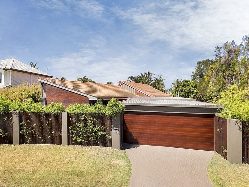 9 Valiant Court, Newport QLD 4020