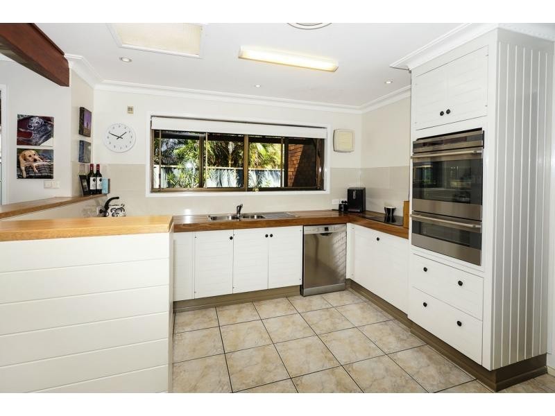 9 Valiant Court, Newport QLD 4020