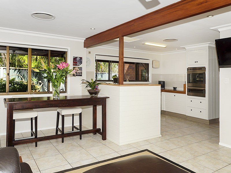 9 Valiant Court, Newport QLD 4020