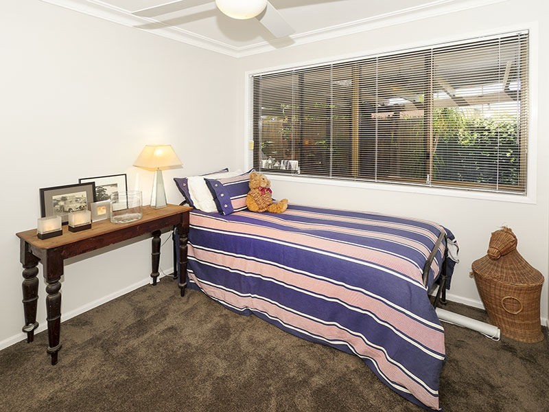 9 Valiant Court, Newport QLD 4020