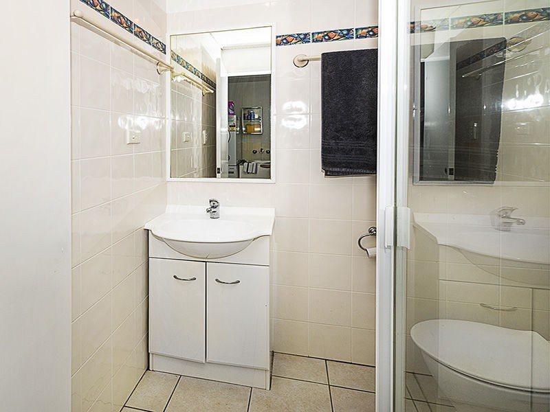 9 Valiant Court, Newport QLD 4020