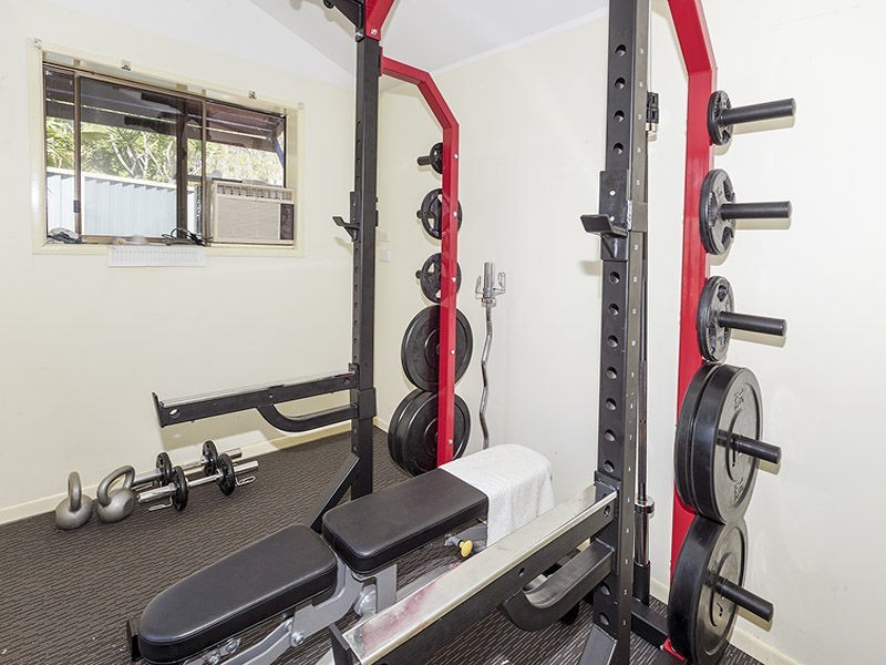 9 Valiant Court, Newport QLD 4020