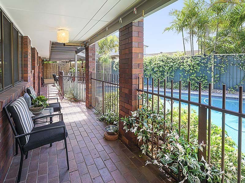 9 Valiant Court, Newport QLD 4020