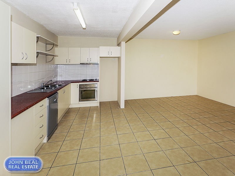 1/24 Silvyn Street, Redcliffe QLD 4020