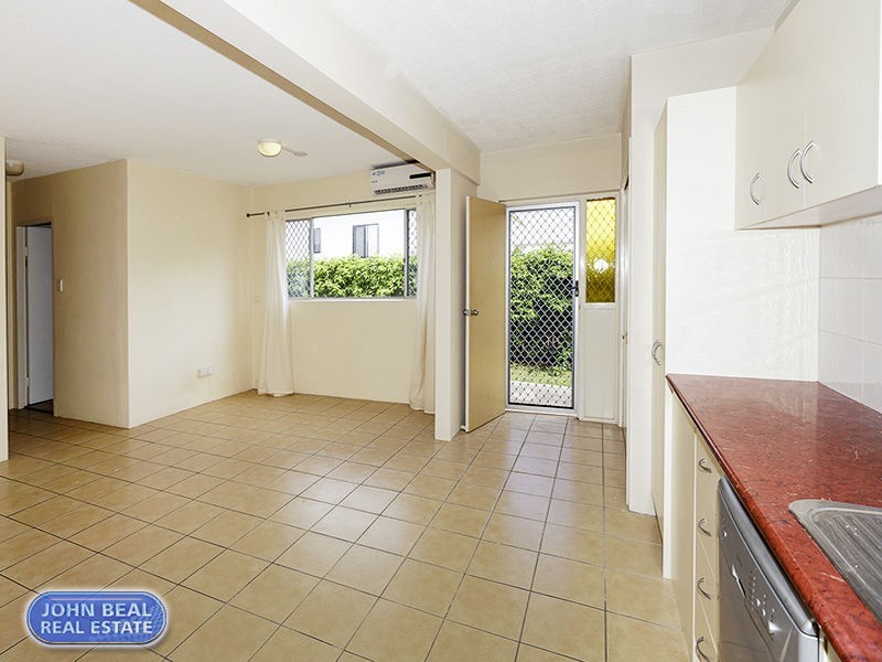 1/24 Silvyn Street, Redcliffe QLD 4020