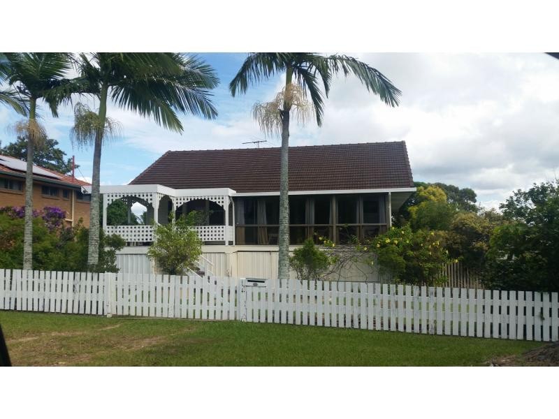215 Scarborough Road, Scarborough QLD 4020