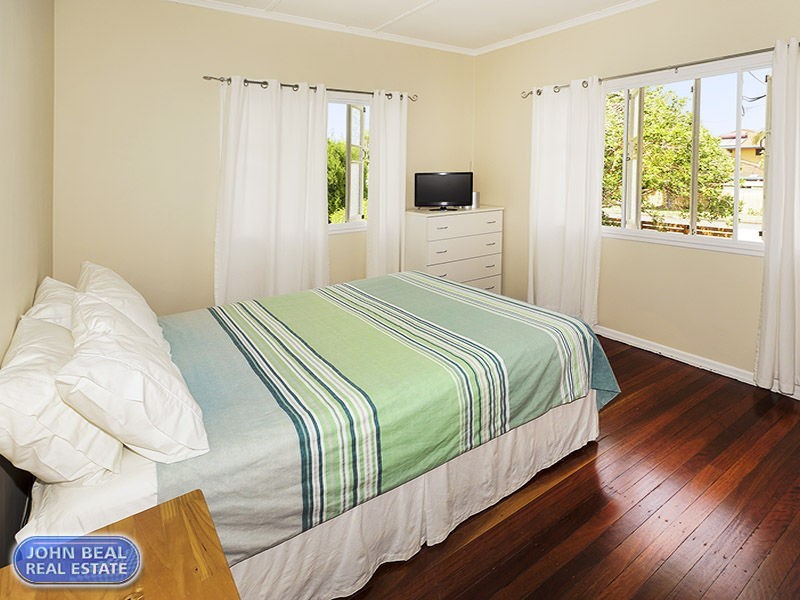34 Collins Street, Woody Point QLD 4019