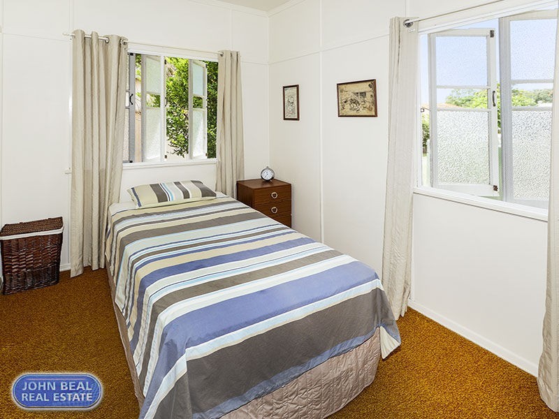 34 Collins Street, Woody Point QLD 4019