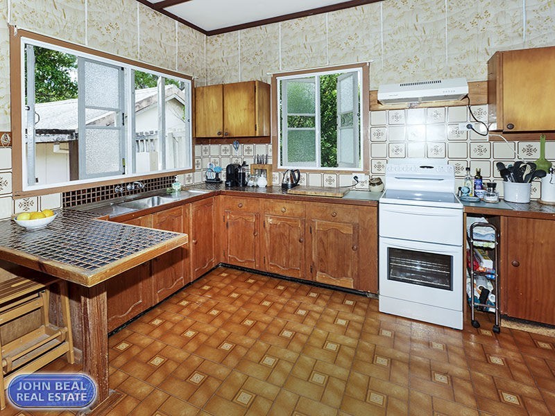 34 Collins Street, Woody Point QLD 4019