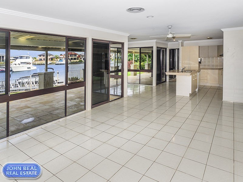 33 Resolute Court, Newport QLD 4020