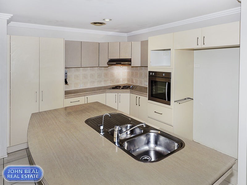 33 Resolute Court, Newport QLD 4020