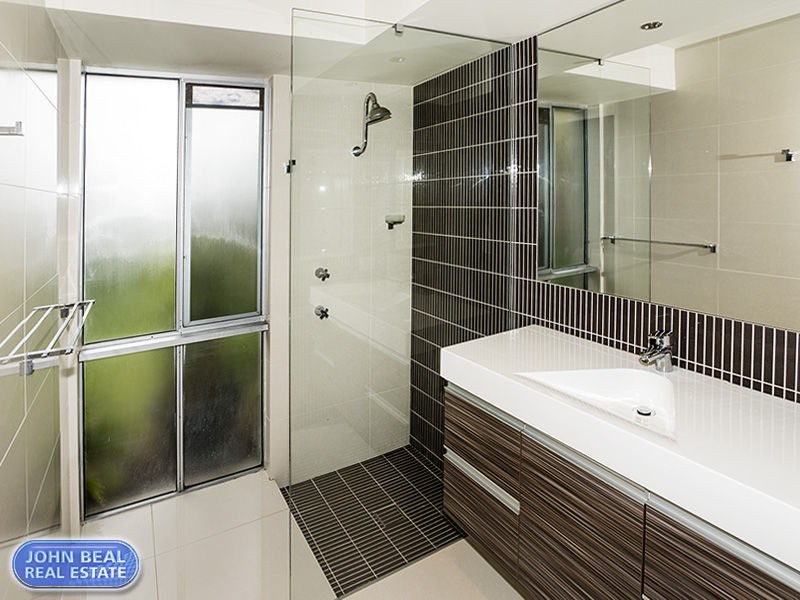 33 Resolute Court, Newport QLD 4020