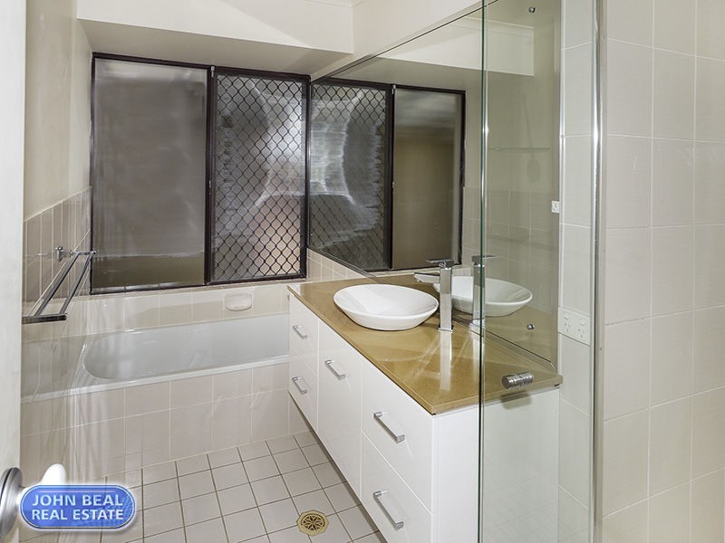 33 Resolute Court, Newport QLD 4020