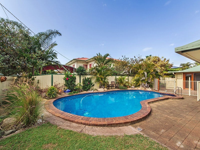 43 Griffith Road, Scarborough QLD 4020
