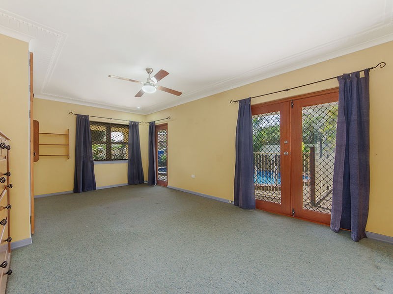 43 Griffith Road, Scarborough QLD 4020