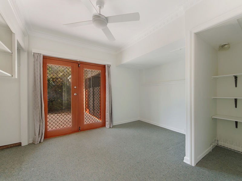 43 Griffith Road, Scarborough QLD 4020