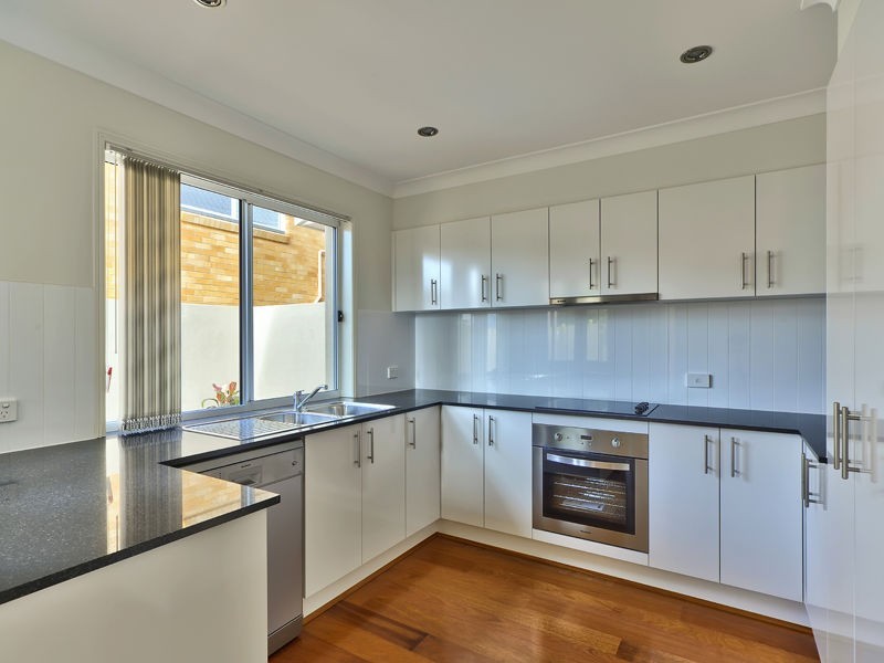 2/178 Prince Edward Parade, Scarborough QLD 4020