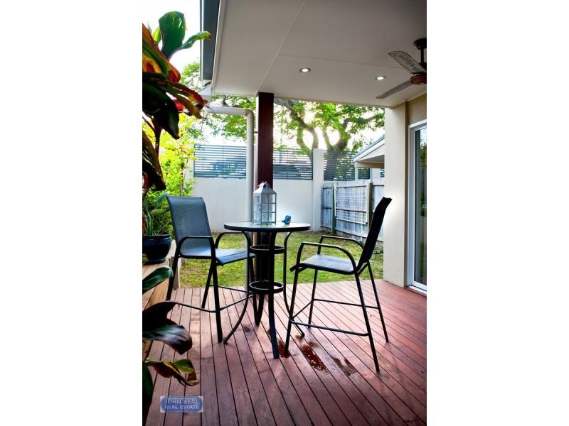 2/178 Prince Edward Parade, Scarborough QLD 4020