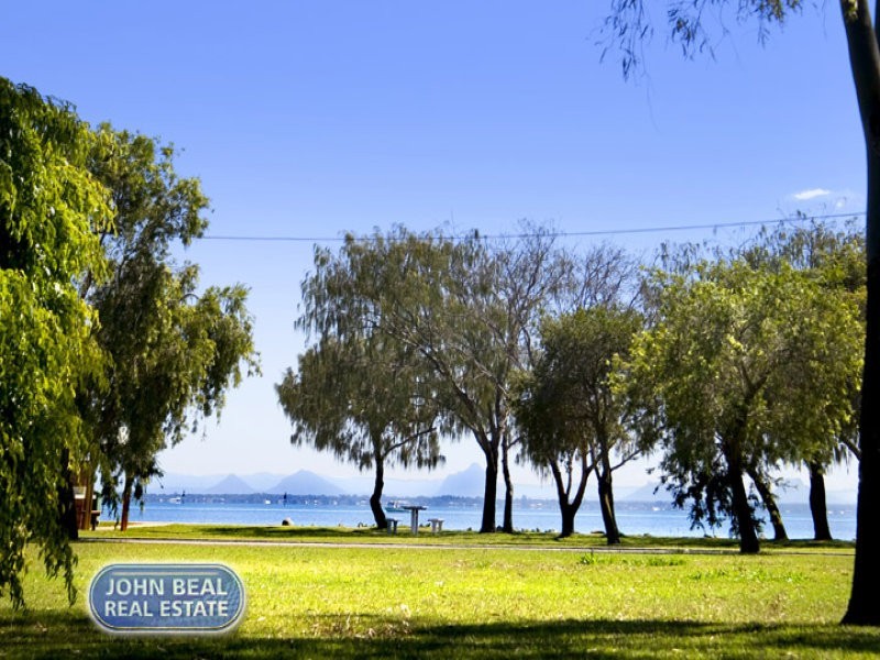 45 Oyster Point Esplanade, Scarborough QLD 4020