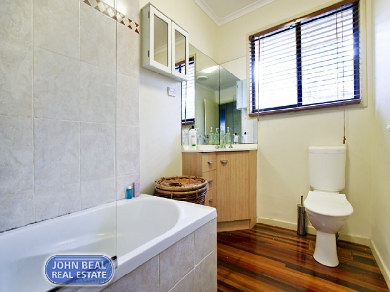 45 Oyster Point Esplanade, Scarborough QLD 4020