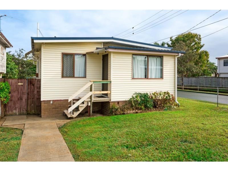 121 Scarborough Road, Redcliffe QLD 4020