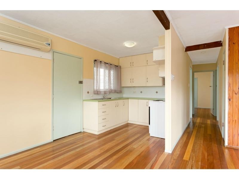 121 Scarborough Road, Redcliffe QLD 4020
