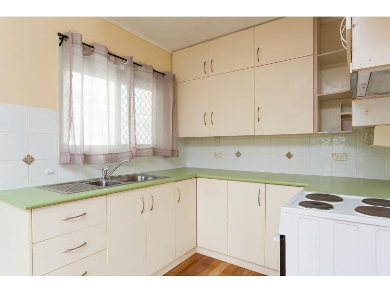 121 Scarborough Road, Redcliffe QLD 4020