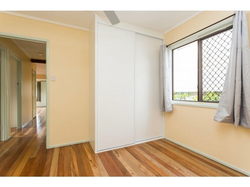 121 Scarborough Road, Redcliffe QLD 4020