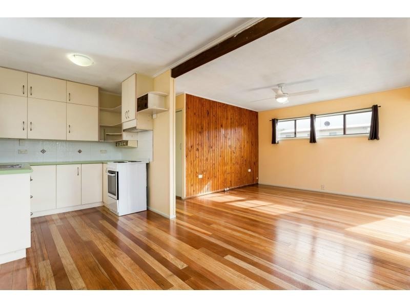 121 Scarborough Road, Redcliffe QLD 4020