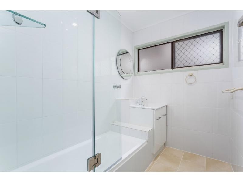 121 Scarborough Road, Redcliffe QLD 4020