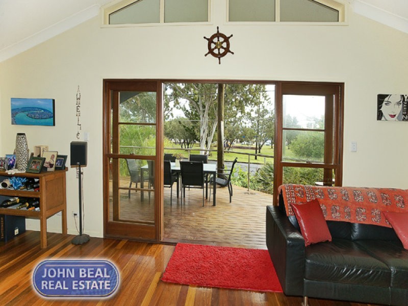 25 Thurecht Parade, Scarborough QLD 4020