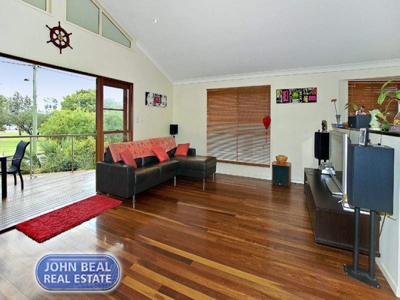 25 Thurecht Parade, Scarborough QLD 4020