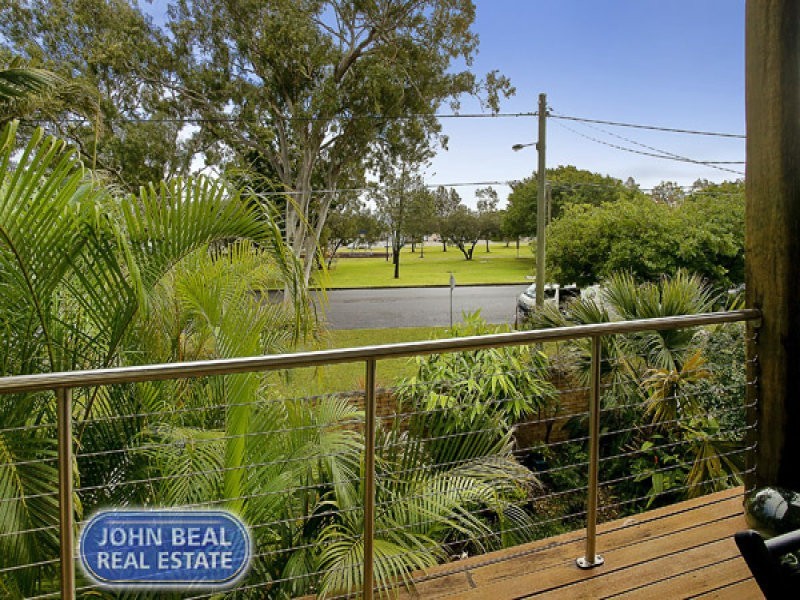 25 Thurecht Parade, Scarborough QLD 4020