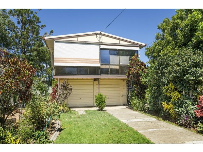 2 Donald Street, Woody Point QLD 4019