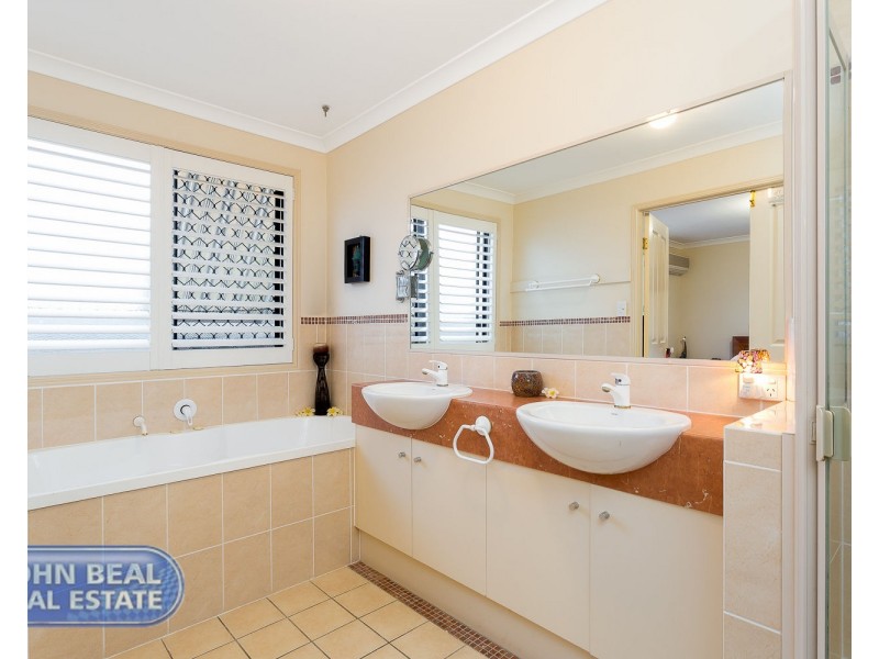 10a Queen Street, Scarborough QLD 4020