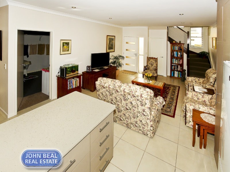 Unit 3/415 Scarborough Road, Scarborough QLD 4020