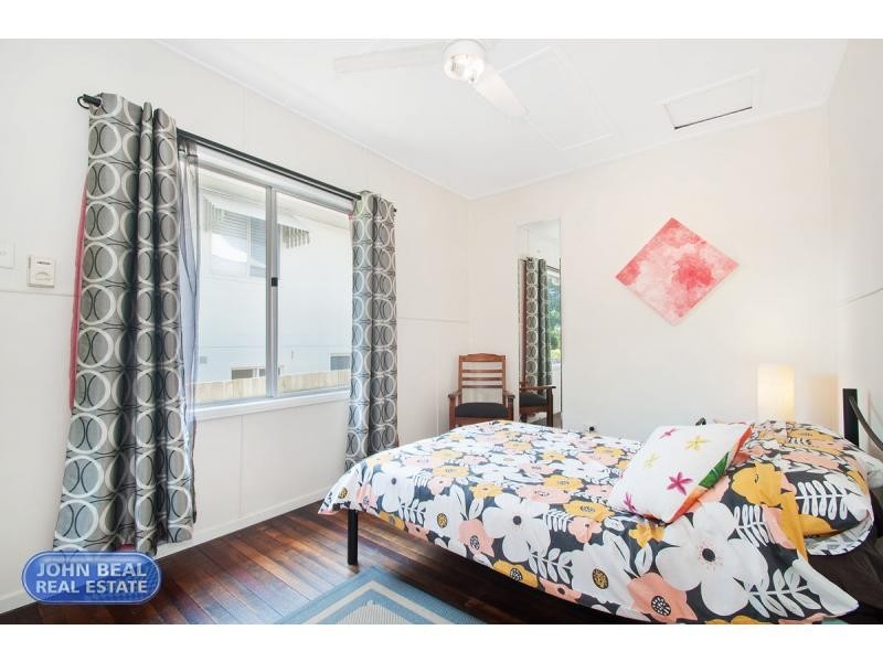 17 Seaville Avenue, Scarborough QLD 4020