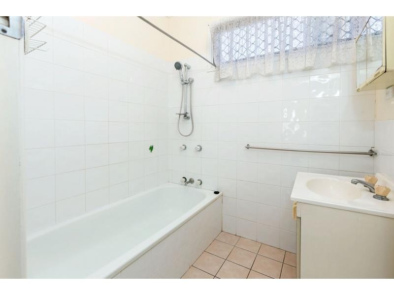 3/4 Longland Street, Redcliffe QLD 4020