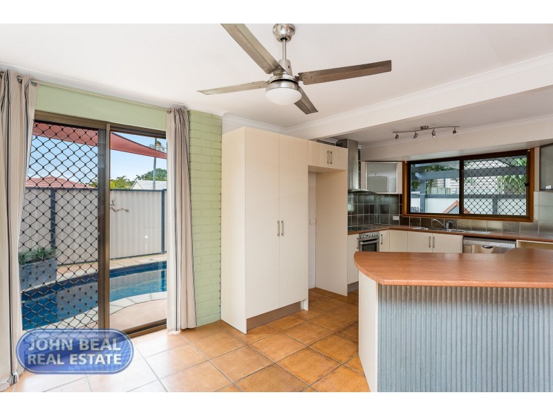 27 Benson St St, Scarborough QLD 4020