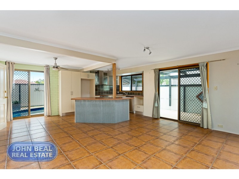 27 Benson St St, Scarborough QLD 4020